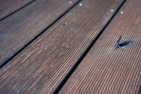 Terrassendielen aus Eiche geflammt/geriffelt – Bild 3
