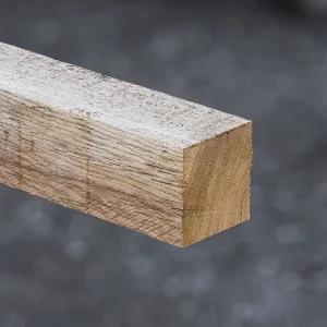 Holzpfähle aus Eichenholz